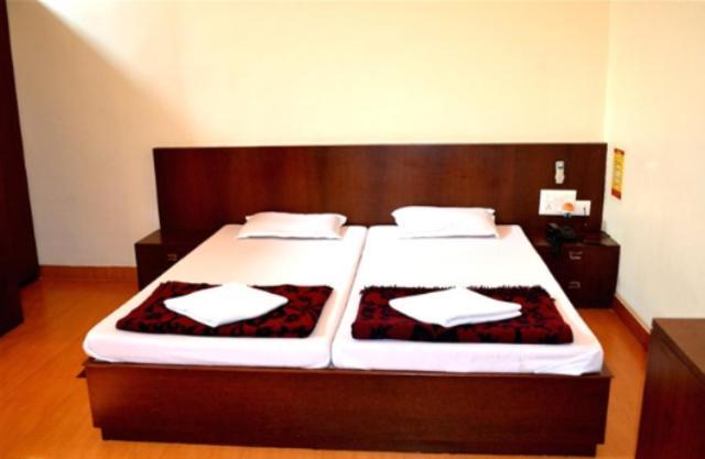 Hotel Kusum Bhilai Стая снимка