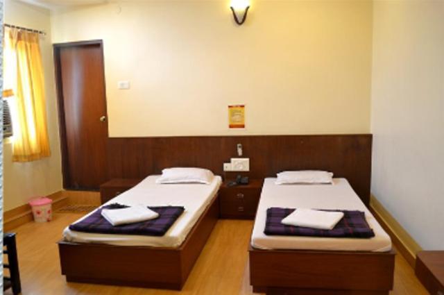 Hotel Kusum Bhilai Стая снимка